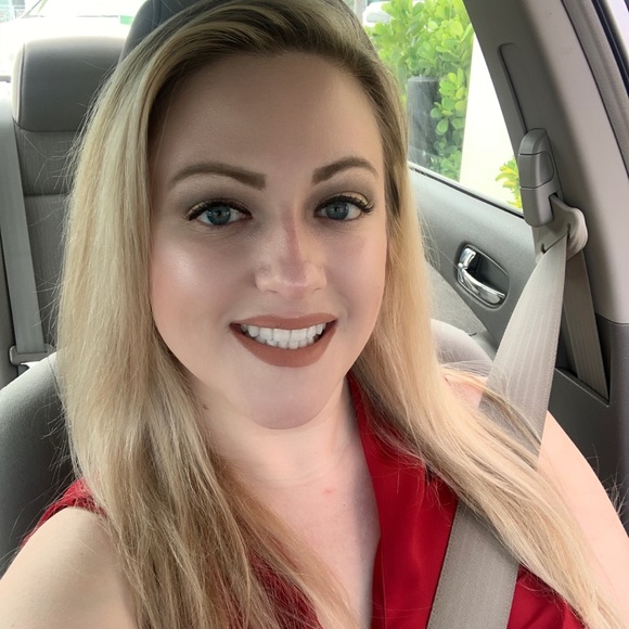 Meet your Posher, Linzie - Picture 1 of 2